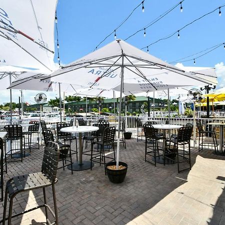 Remodeled, Huge Pool, Tiki Bar & Grill, Quiet Room サラソータ エクステリア 写真