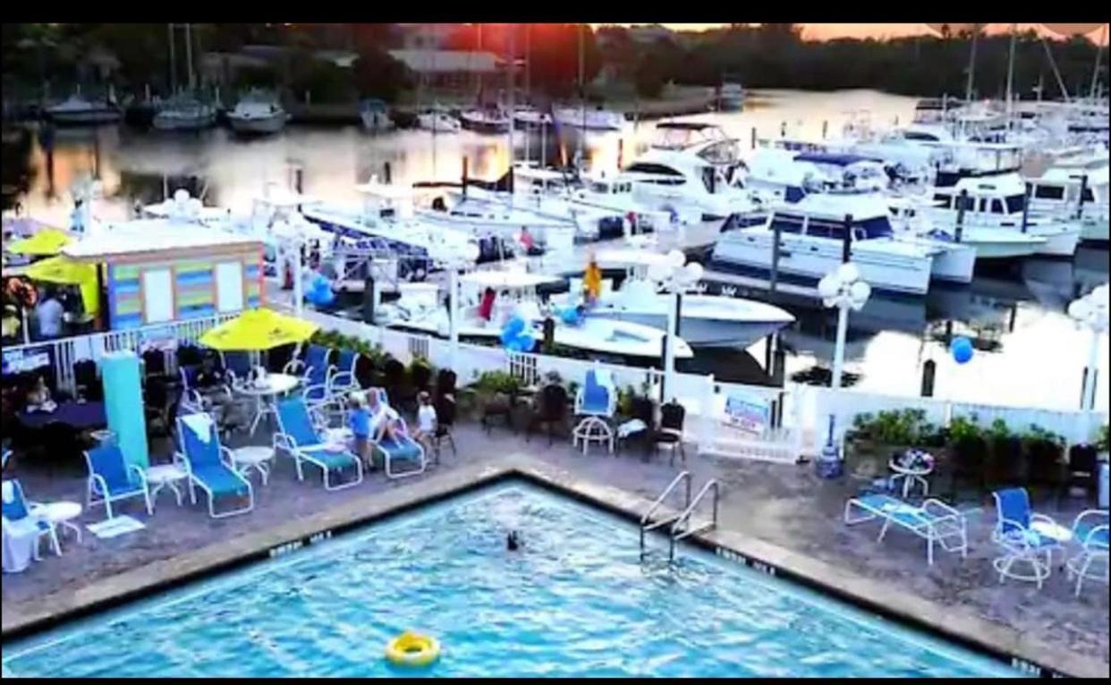 Remodeled, Huge Pool, Tiki Bar & Grill, Quiet Room サラソータ エクステリア 写真