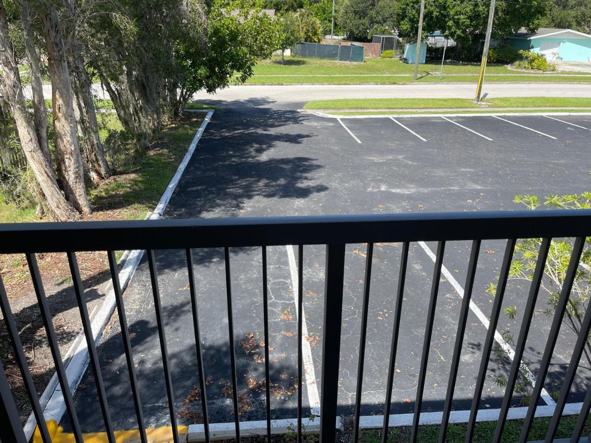 Remodeled, Huge Pool, Tiki Bar & Grill, Quiet Room サラソータ エクステリア 写真
