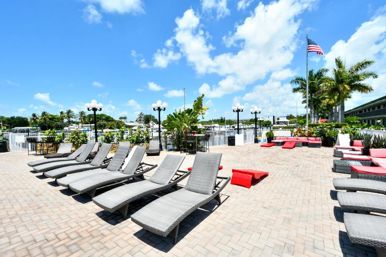 Remodeled, Huge Pool, Tiki Bar & Grill, Quiet Room サラソータ エクステリア 写真