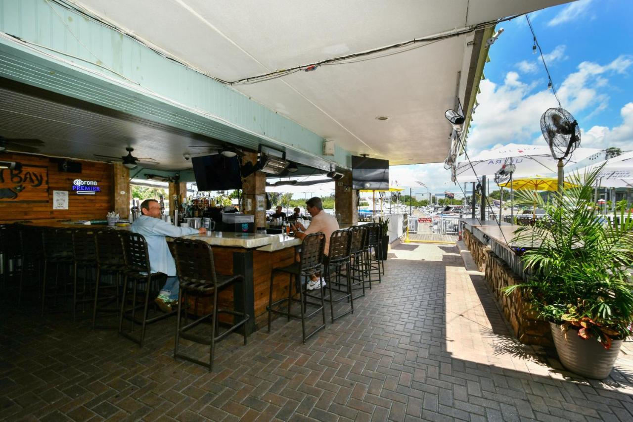 Remodeled, Huge Pool, Tiki Bar & Grill, Quiet Room サラソータ エクステリア 写真
