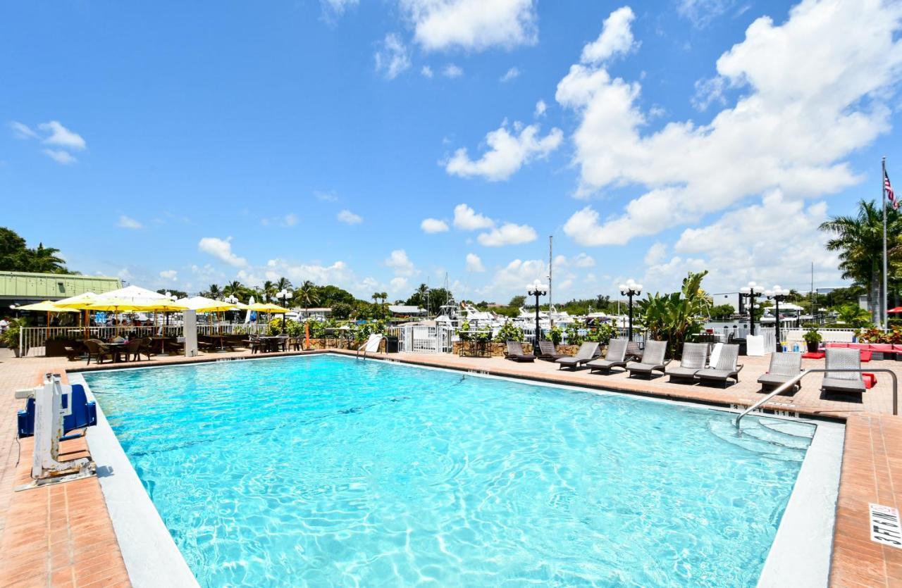 Remodeled, Huge Pool, Tiki Bar & Grill, Quiet Room サラソータ エクステリア 写真